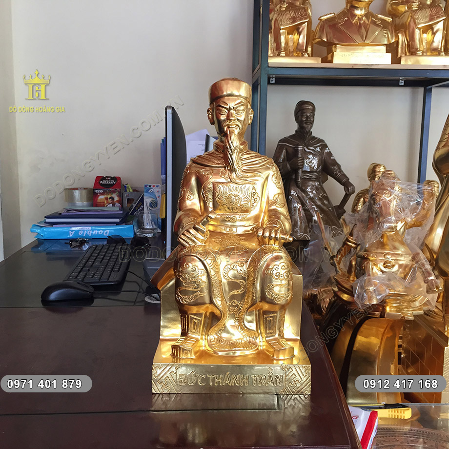 tượng trần hưng đạo ngồi ngai thiếp v&agrave;ng